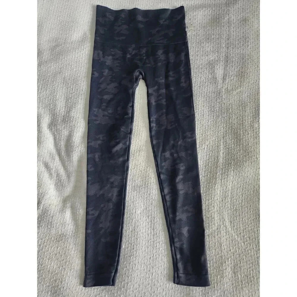 NWOT SPANX Seamless Shaping Black Camo Leggings - Picture 3 of 7